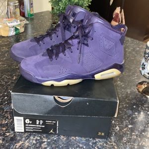 Retro 6 Jordan Purple Dynasty Size 6y=7.5 womens W/Box